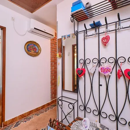 Ana Apartment *